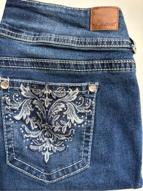 Wallflower Curvy Blue Denim Bootcut Jeans with Embroidered Back Pocket L1